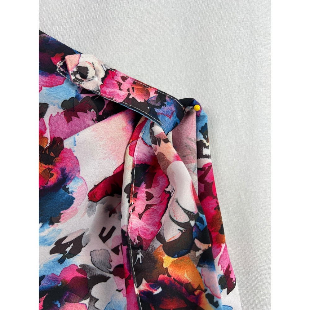 Torrid Harper Blouse Womens 3X Pink Blue Floral Roll Tab Sleeve V-Neck Top - Picture 5 of 10
